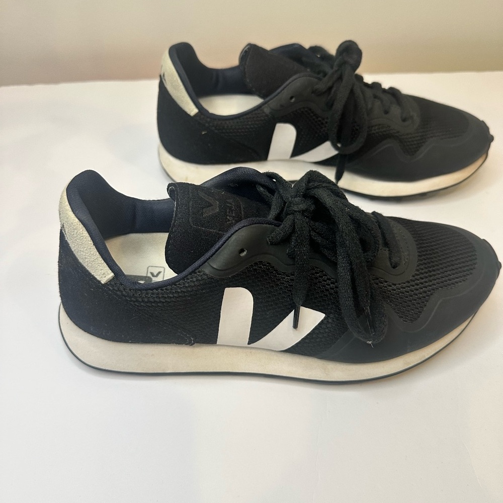 Veja Black and White Women's Shoes